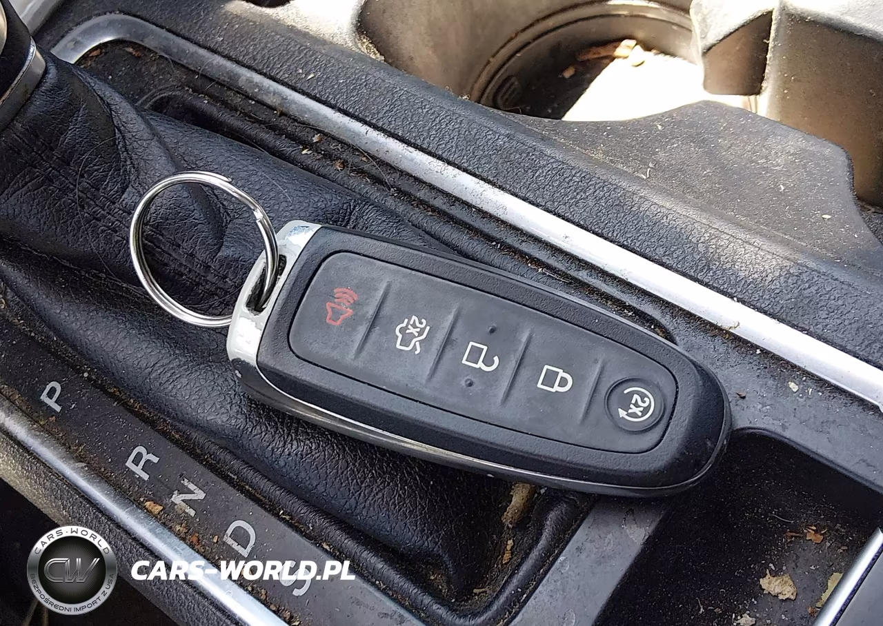 2018 Ford Escape Titanium VIN:1FMCU9J95JUD19614 - 11