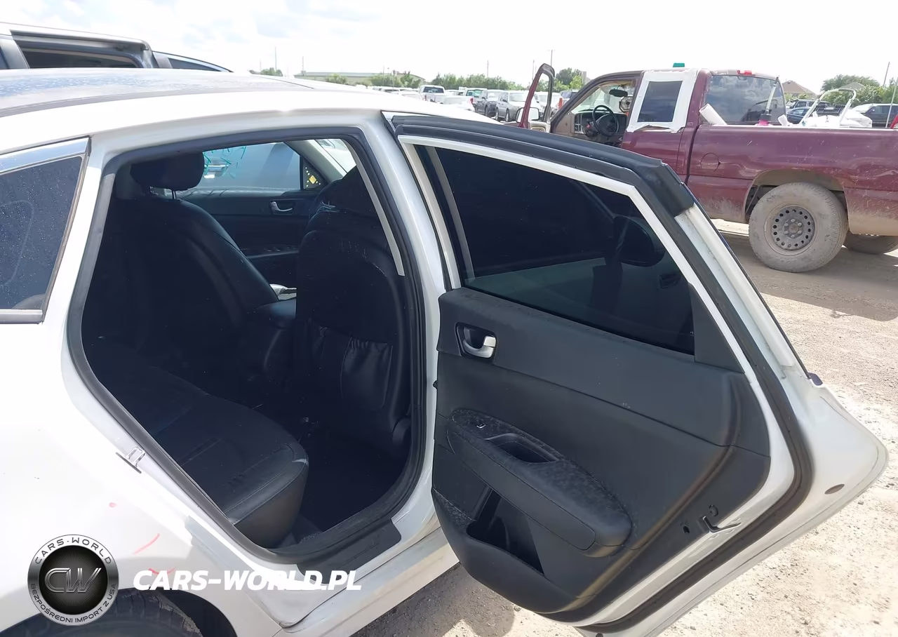 2018 Kia Optima S VIN:5XXGT4L33JG243854 - 8