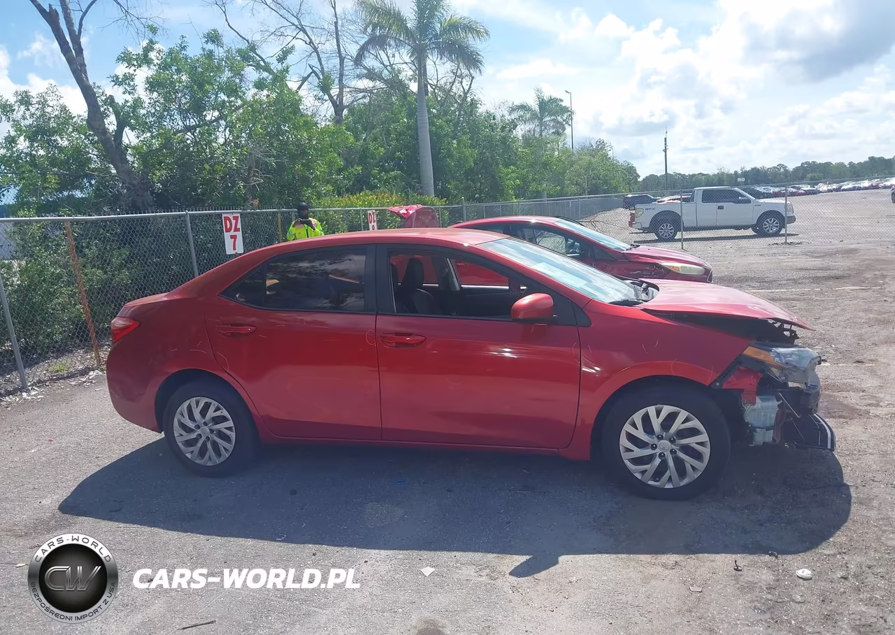 2018 Toyota Corolla Le VIN:5YFBURHEXJP766519 - 14