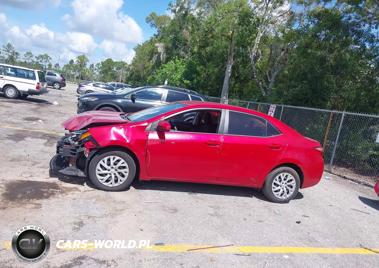 2018 Toyota Corolla Le VIN:5YFBURHEXJP766519 - 15