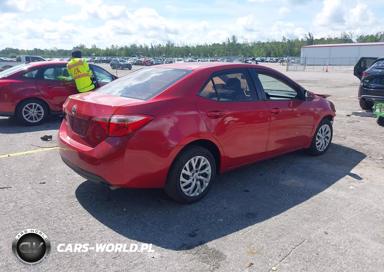 2018 Toyota Corolla Le VIN:5YFBURHEXJP766519 - 4
