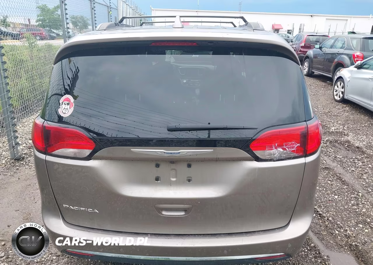 2017 Chrysler Pacifica Touring-L VIN:2C4RC1BG9HR777163 - 16