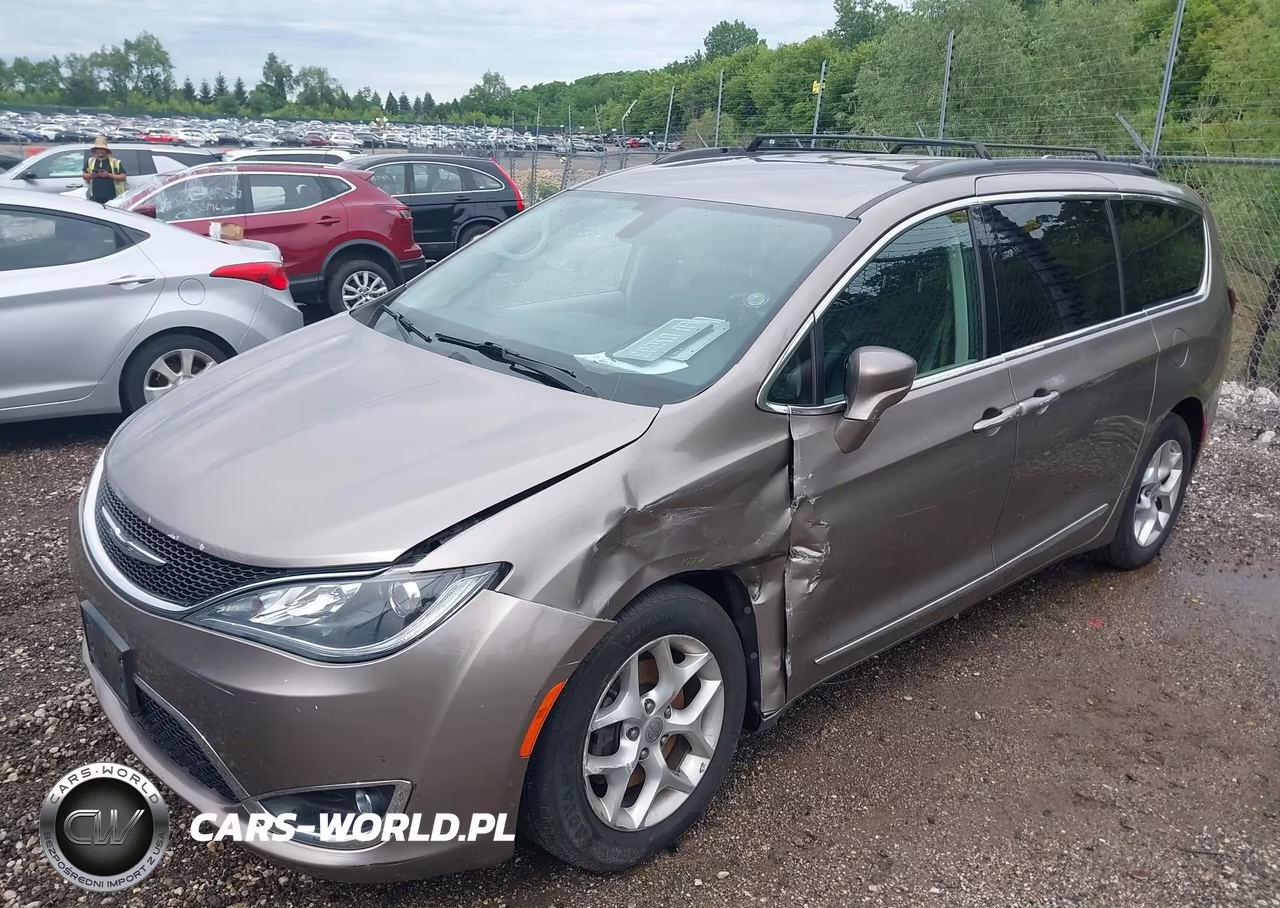 2017 Chrysler Pacifica Touring-L VIN:2C4RC1BG9HR777163 - 2