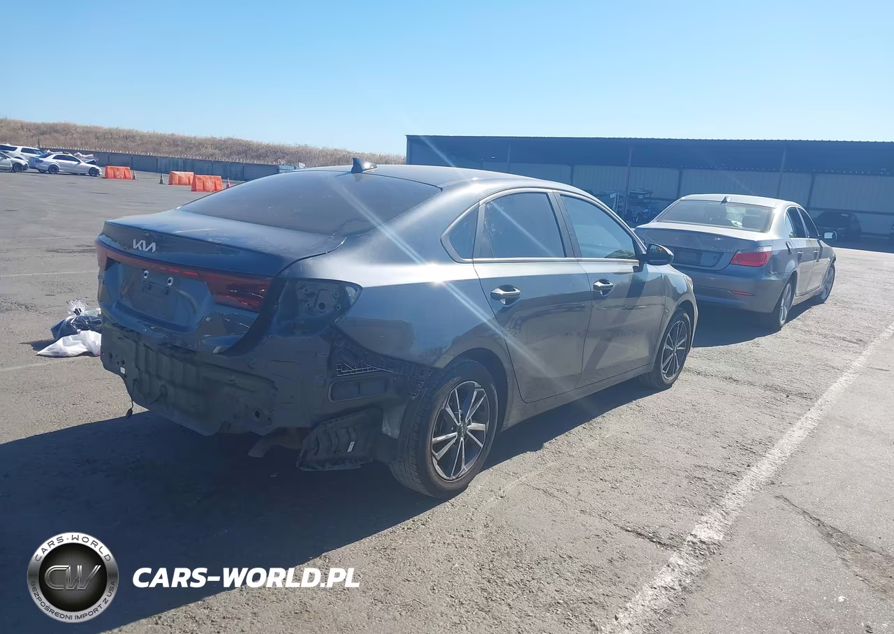 2022 Kia Forte Lxs VIN:3KPF24AD1NE477967 - 4