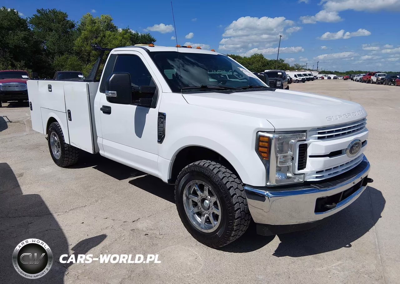 2019 Ford F-350 Chassis Xl