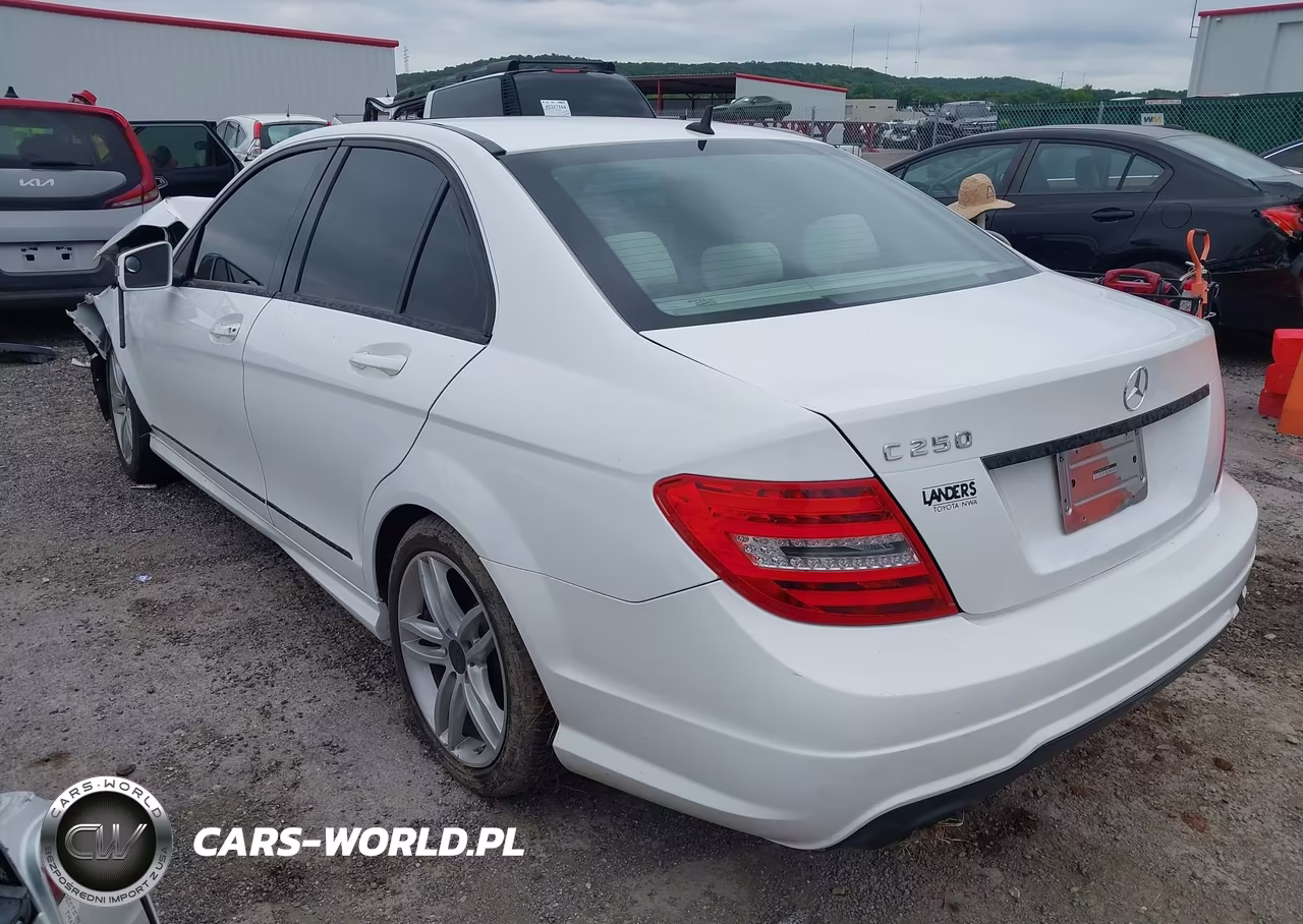 2013 Mercedes-Benz C 250 Sport VIN:WDDGF4HBXDA763644 - 3