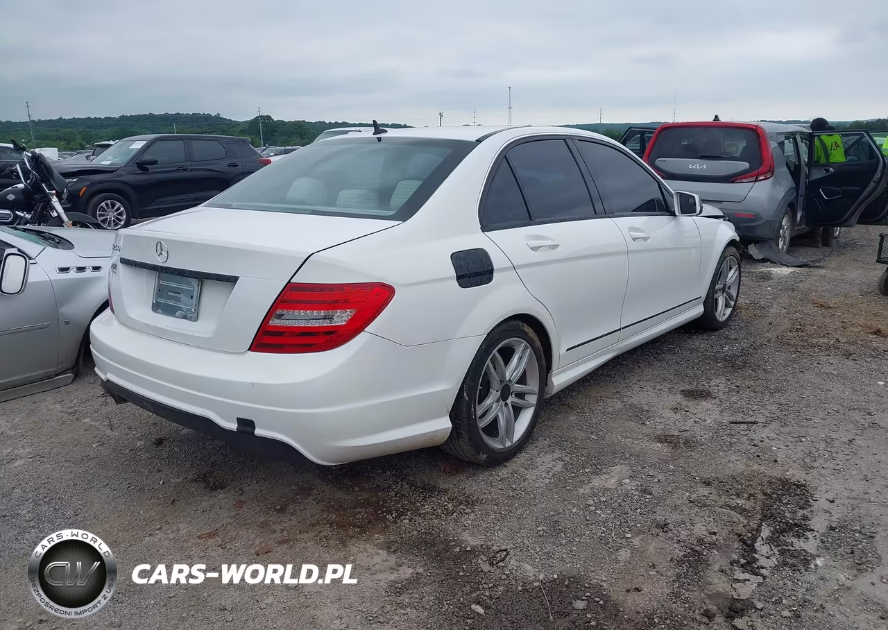 2013 Mercedes-Benz C 250 Sport VIN:WDDGF4HBXDA763644 - 4
