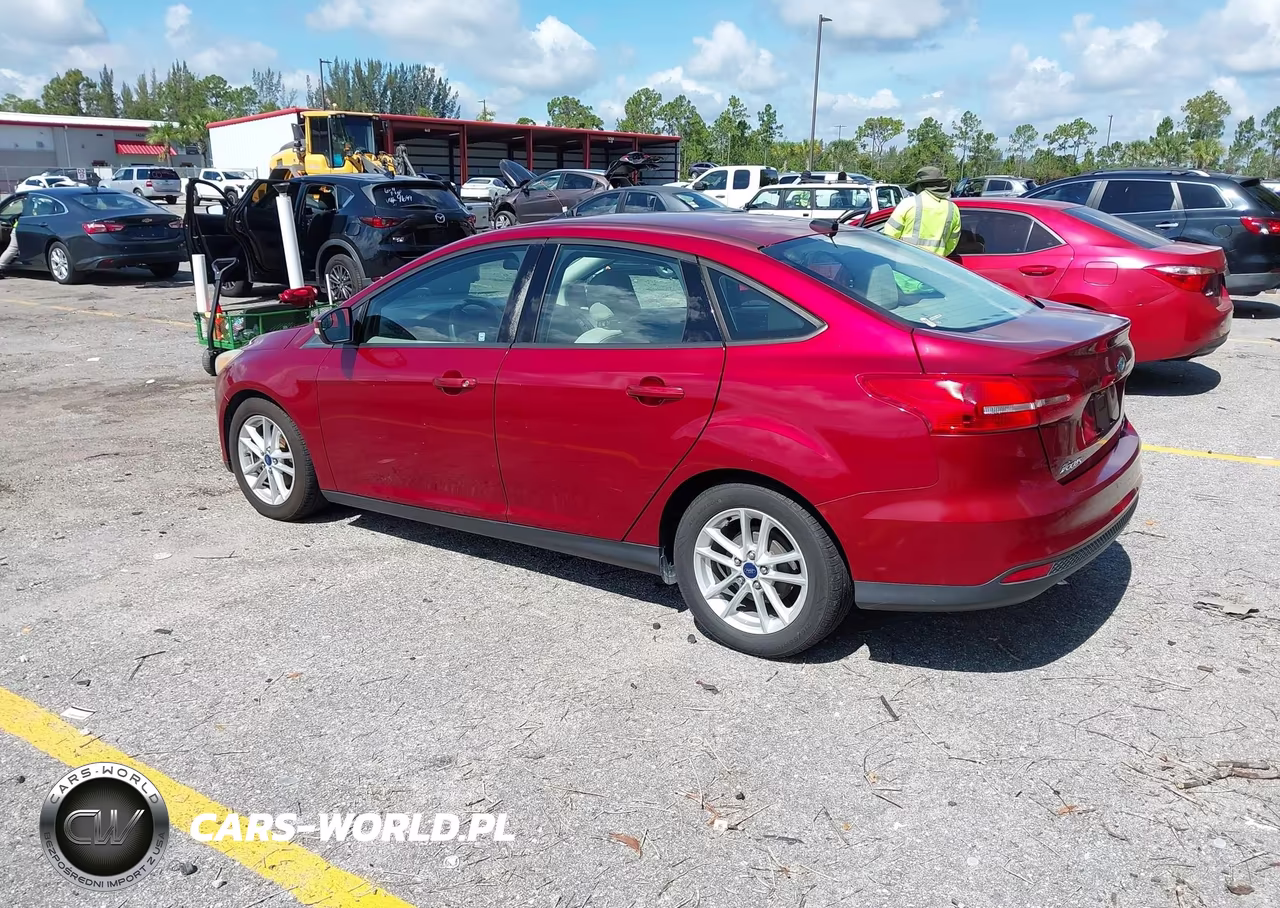 2015 Ford Focus Se VIN:1FADP3F25FL311864 - 3