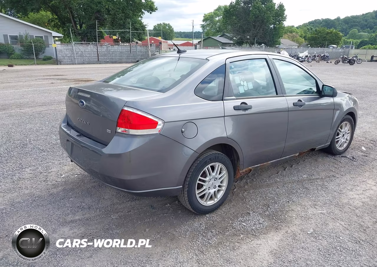 2010 Ford Focus Se VIN:1FAHP3FN3AW239694 - 4