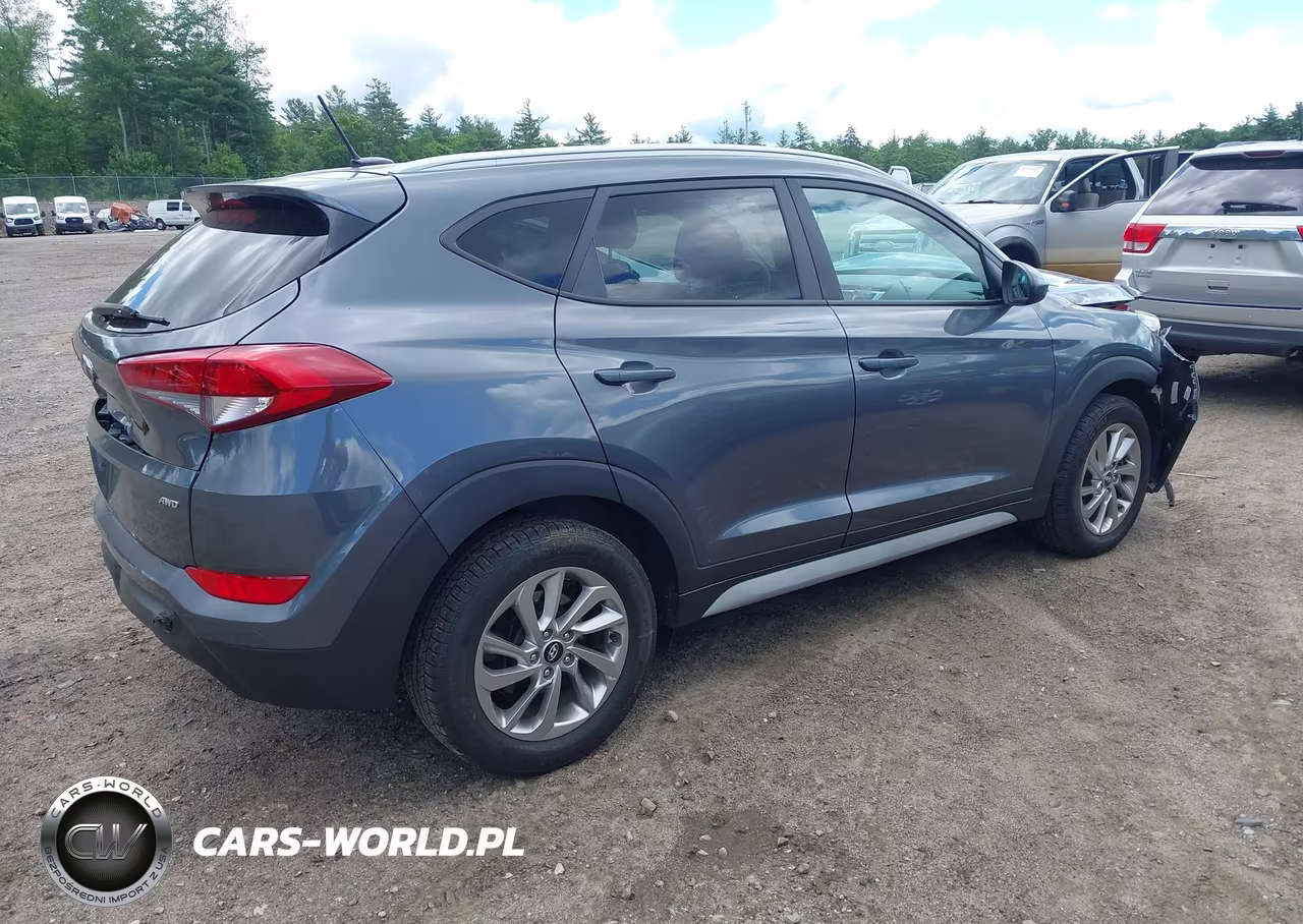 2017 Hyundai Tucson Se VIN:KM8J3CA40HU572474 - 4