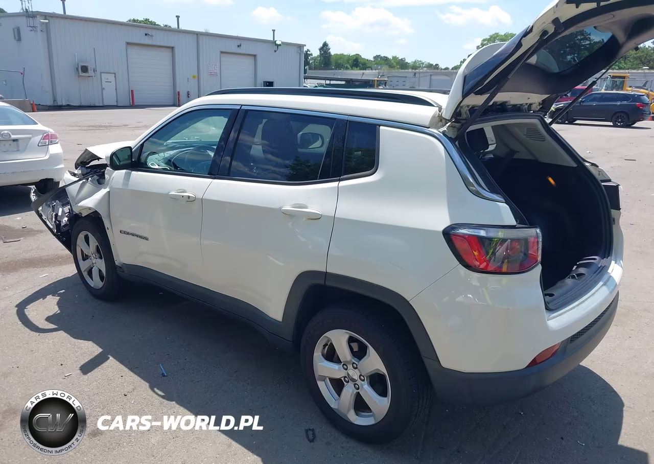 2018 Jeep Compass Latitude 4X4 VIN:3C4NJDBB5JT150229 - 3