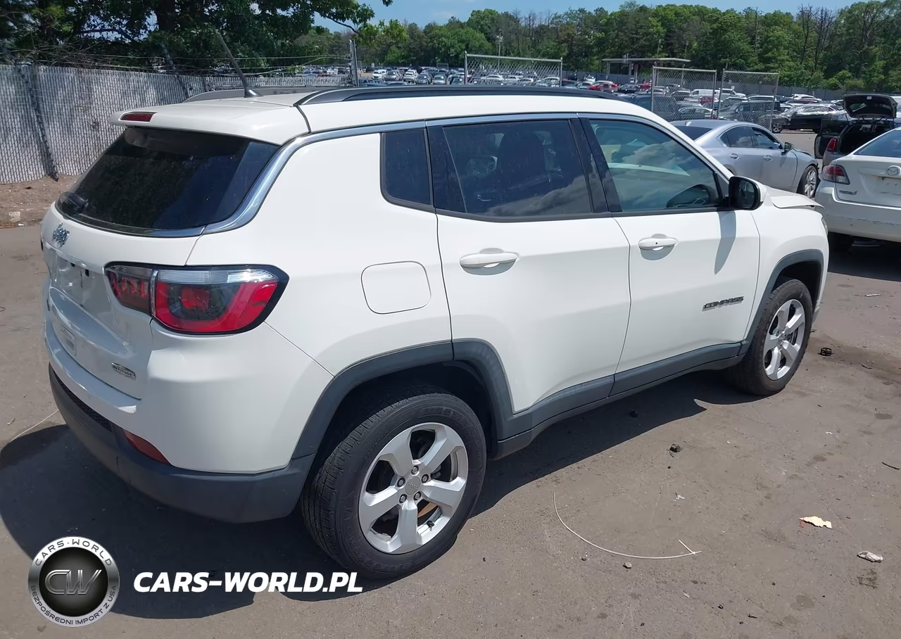 2018 Jeep Compass Latitude 4X4 VIN:3C4NJDBB5JT150229 - 4