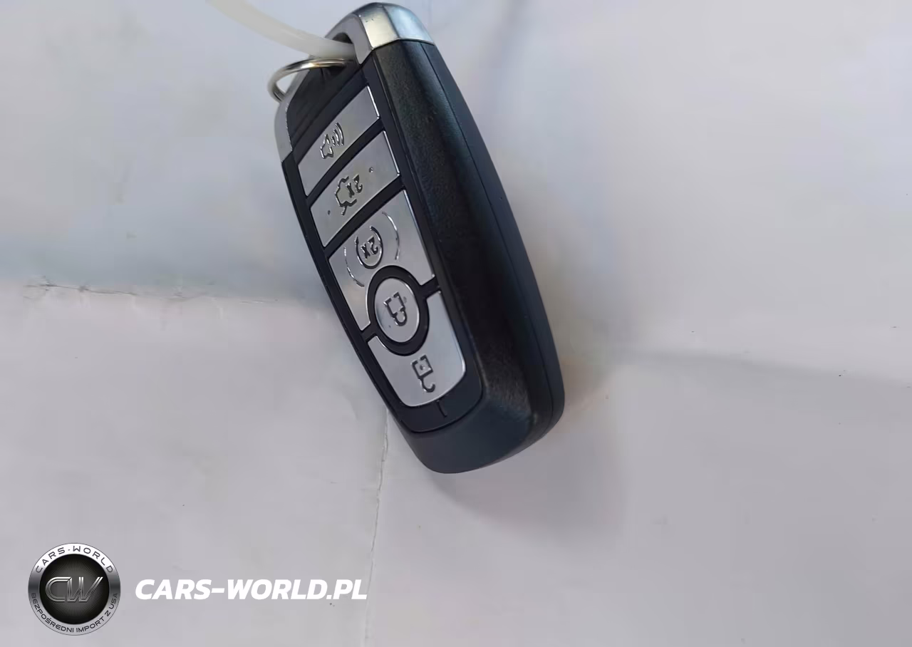 2017 Ford Fusion Energi Titanium VIN:3FA6P0SUXHR354180 - 11