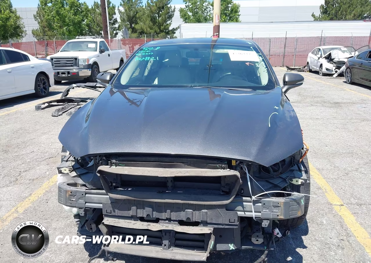 2017 Ford Fusion Energi Titanium VIN:3FA6P0SUXHR354180 - 13