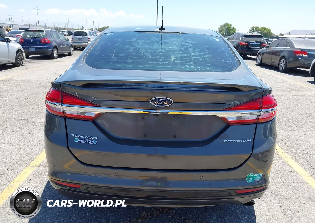 2017 Ford Fusion Energi Titanium VIN:3FA6P0SUXHR354180 - 17