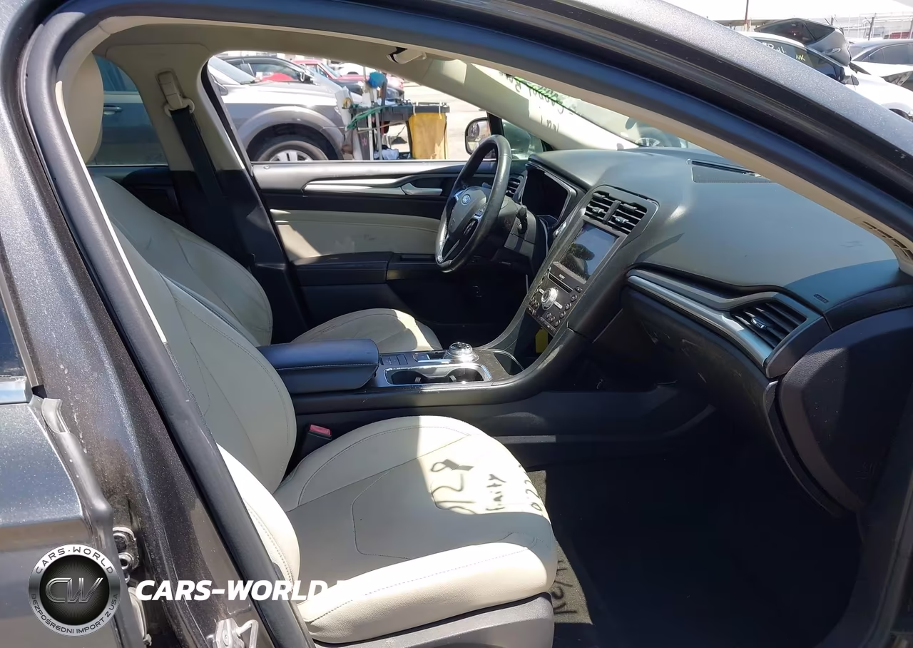 2017 Ford Fusion Energi Titanium VIN:3FA6P0SUXHR354180 - 5