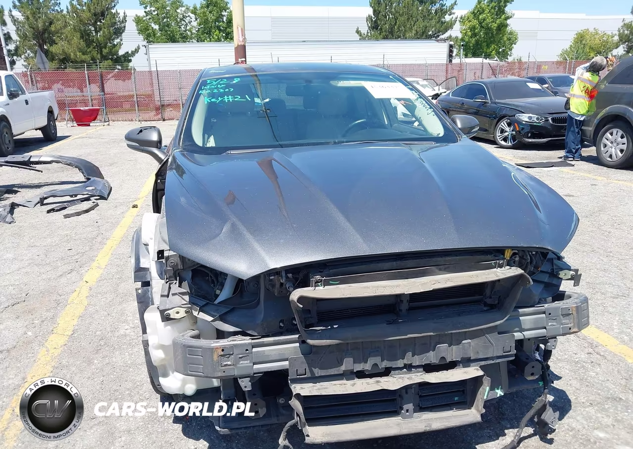 2017 Ford Fusion Energi Titanium VIN:3FA6P0SUXHR354180 - 6