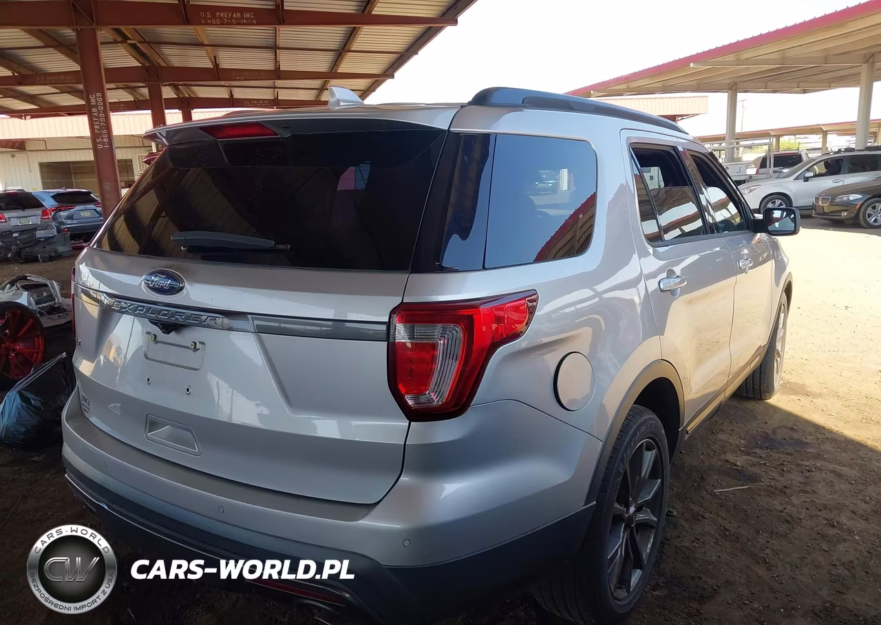 2017 Ford Explorer Xlt VIN:1FM5K7D87HGD41824 - 4