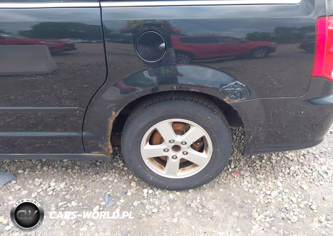 2011 Dodge Grand Caravan Crew VIN:2D4RN5DGXBR679025 - 12