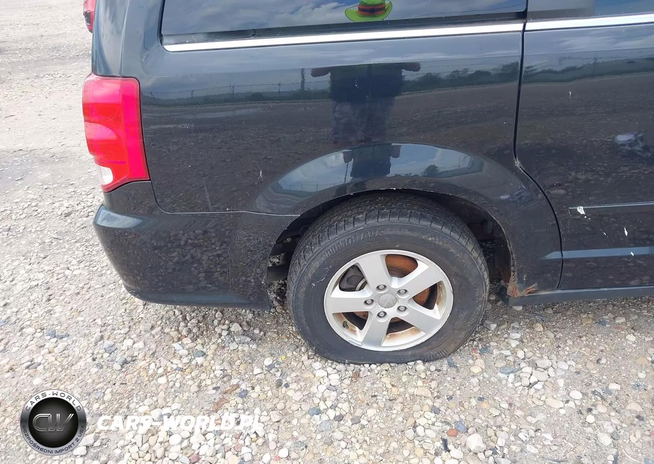 2011 Dodge Grand Caravan Crew VIN:2D4RN5DGXBR679025 - 13