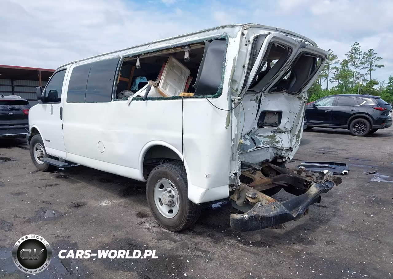 2005 Chevrolet Express VIN:1GAHG39U951227901 - 3