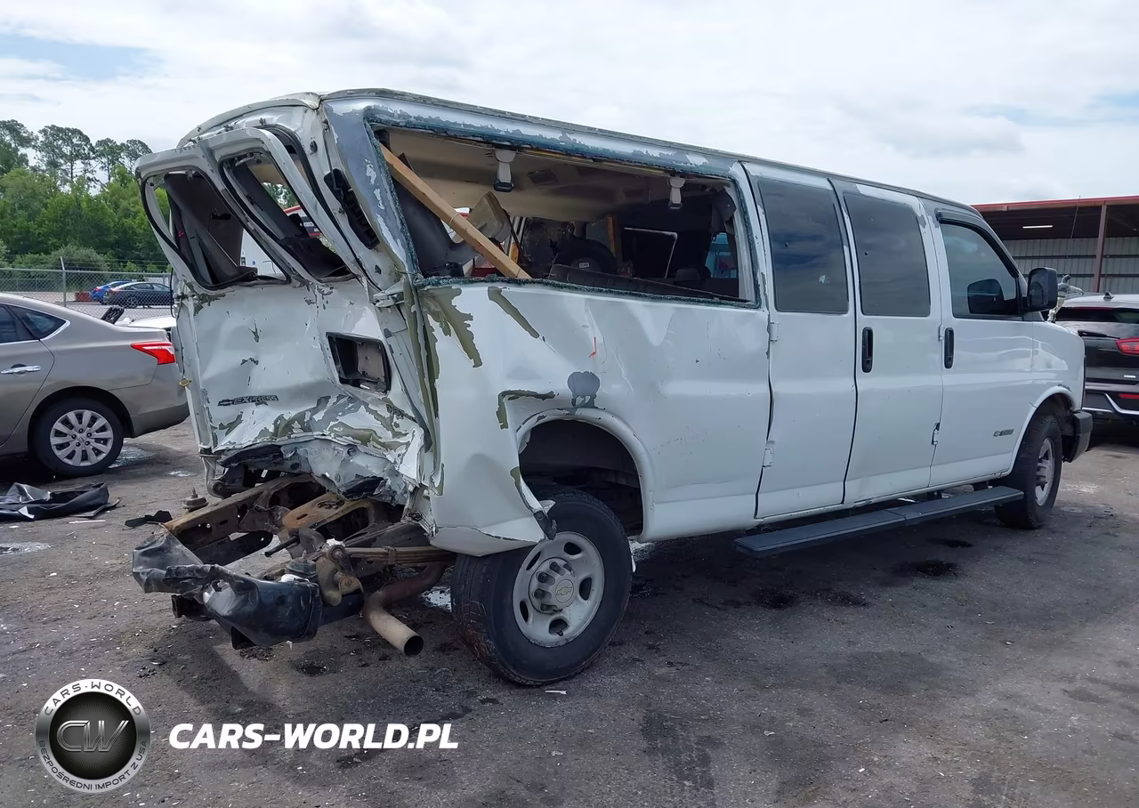 2005 Chevrolet Express VIN:1GAHG39U951227901 - 4
