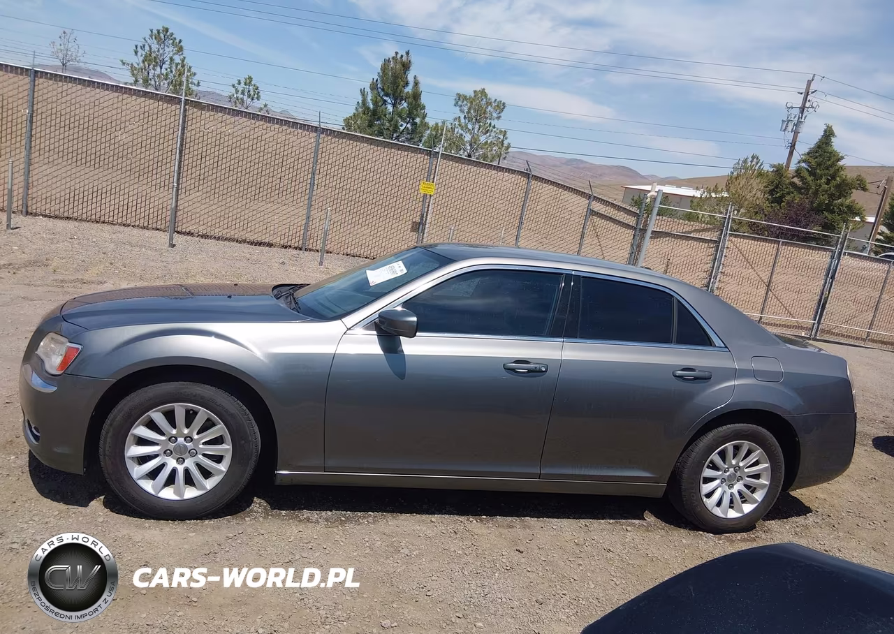 2012 Chrysler 300 VIN:2C3CCAAGXCH104666 - 13