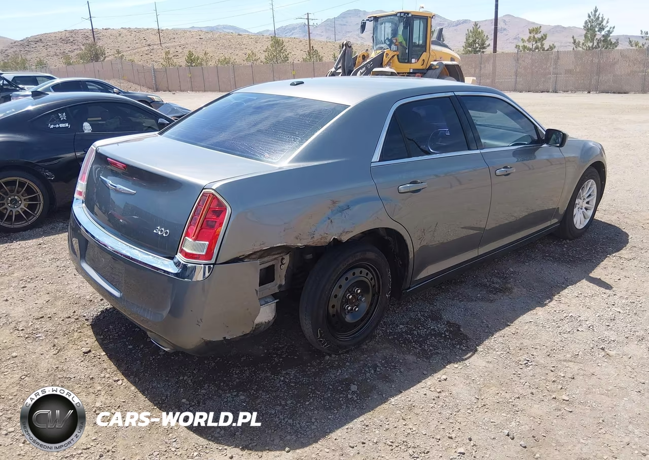 2012 Chrysler 300 VIN:2C3CCAAGXCH104666 - 4