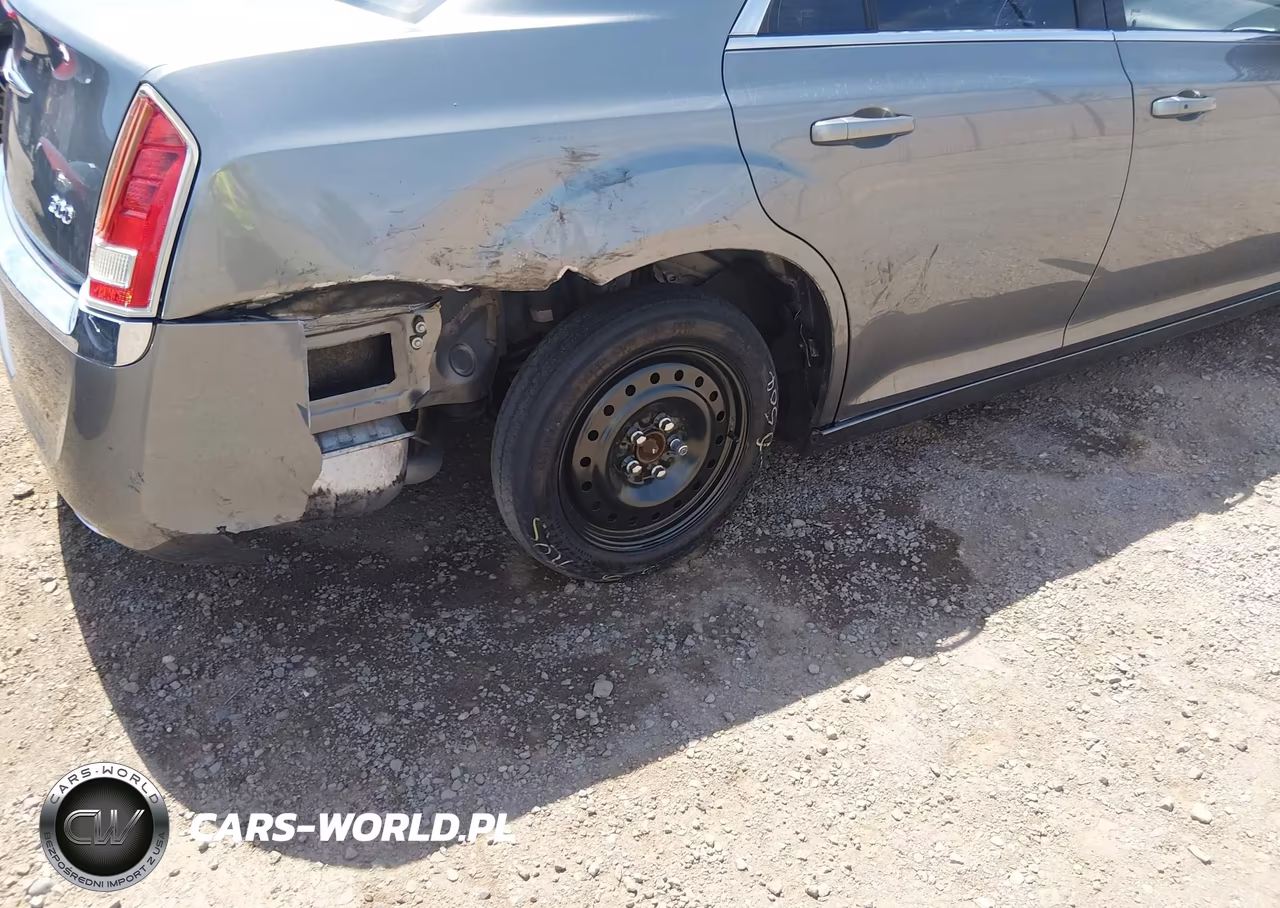 2012 Chrysler 300 VIN:2C3CCAAGXCH104666 - 6