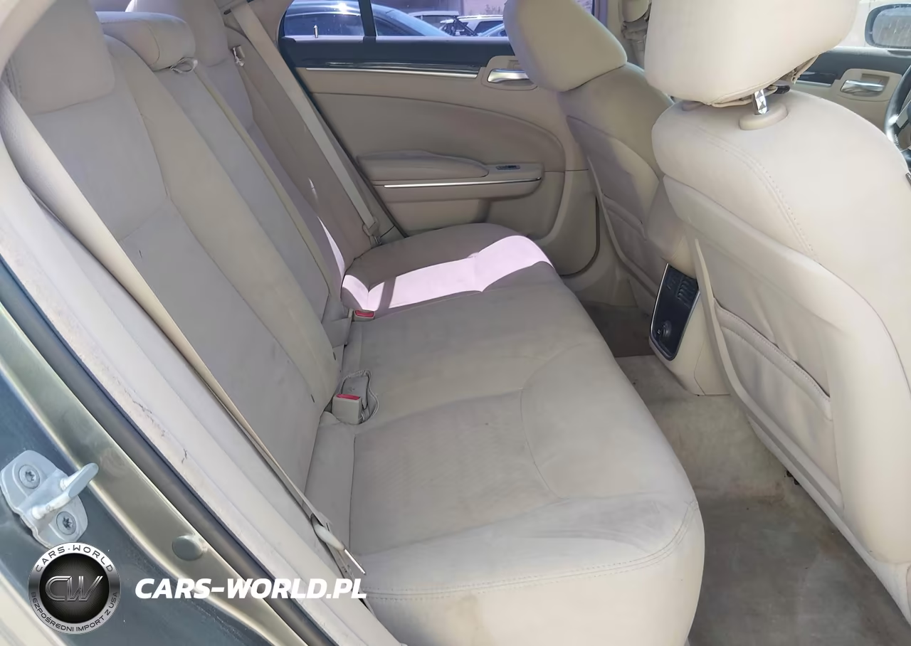 2012 Chrysler 300 VIN:2C3CCAAGXCH104666 - 8