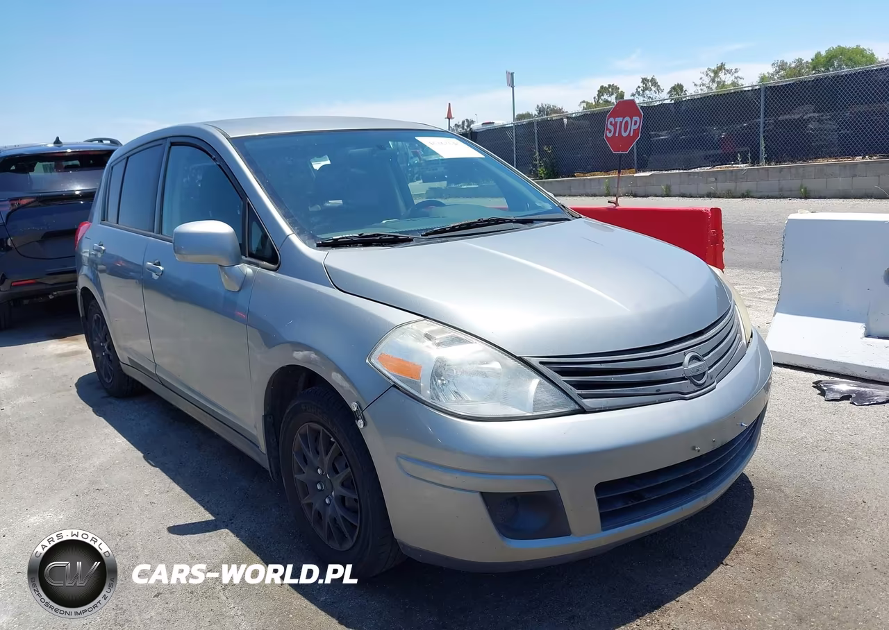 2012 Nissan Versa 1.8 S – zdjęcie 1 z 16