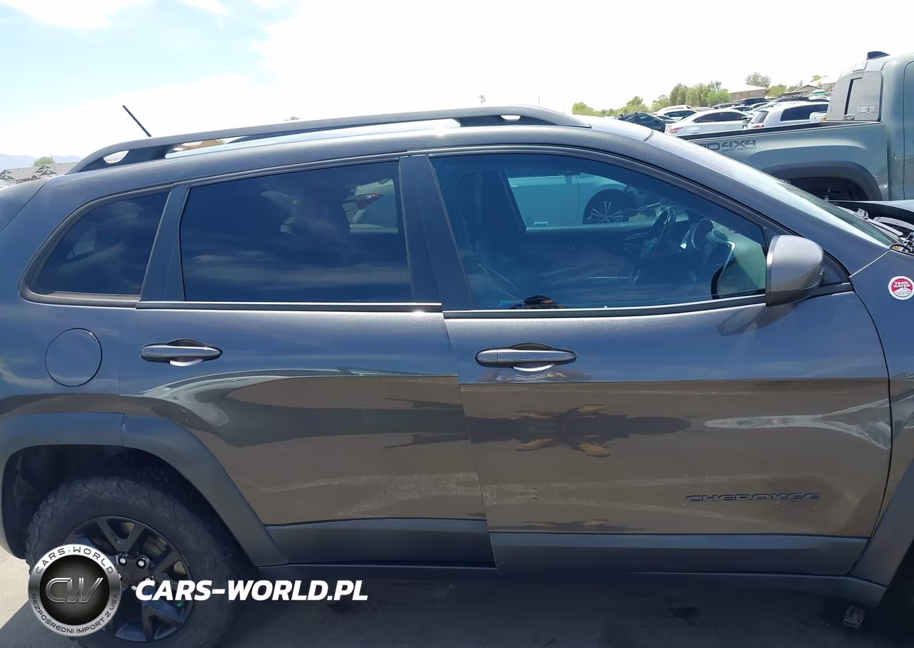 2015 Jeep Cherokee Trailhawk VIN:1C4PJMBS8FW653621 - 13