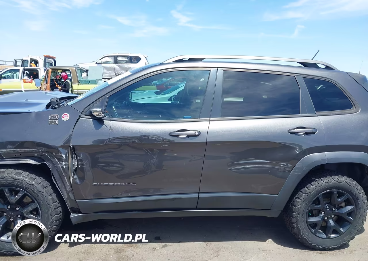 2015 Jeep Cherokee Trailhawk VIN:1C4PJMBS8FW653621 - 14