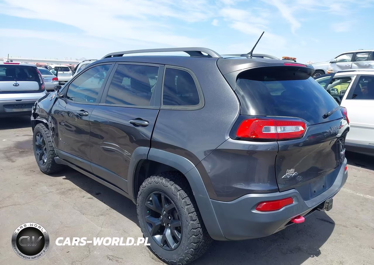 2015 Jeep Cherokee Trailhawk VIN:1C4PJMBS8FW653621 - 3