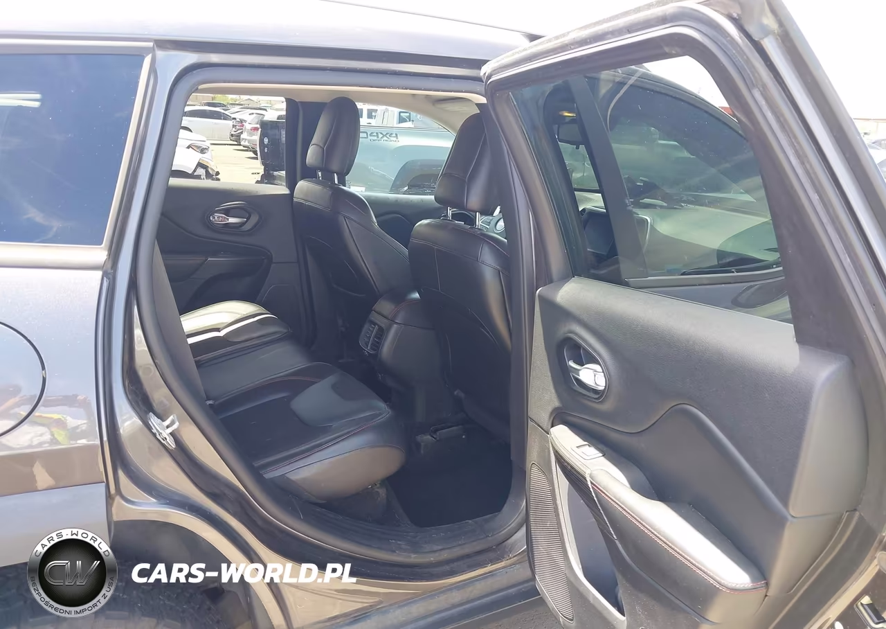 2015 Jeep Cherokee Trailhawk VIN:1C4PJMBS8FW653621 - 8