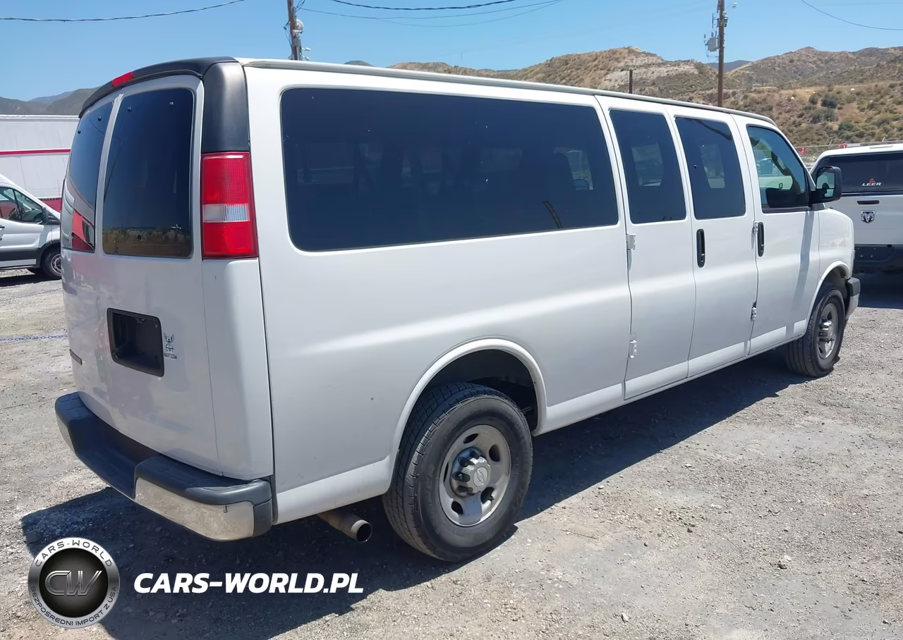 2017 Chevrolet Express 3500 Lt VIN:1GAZGPFF8H1305512 - 4