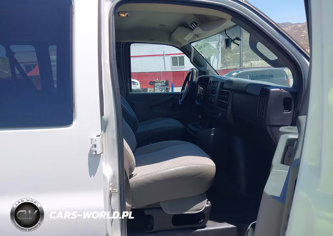 2017 Chevrolet Express 3500 Lt VIN:1GAZGPFF8H1305512 - 5