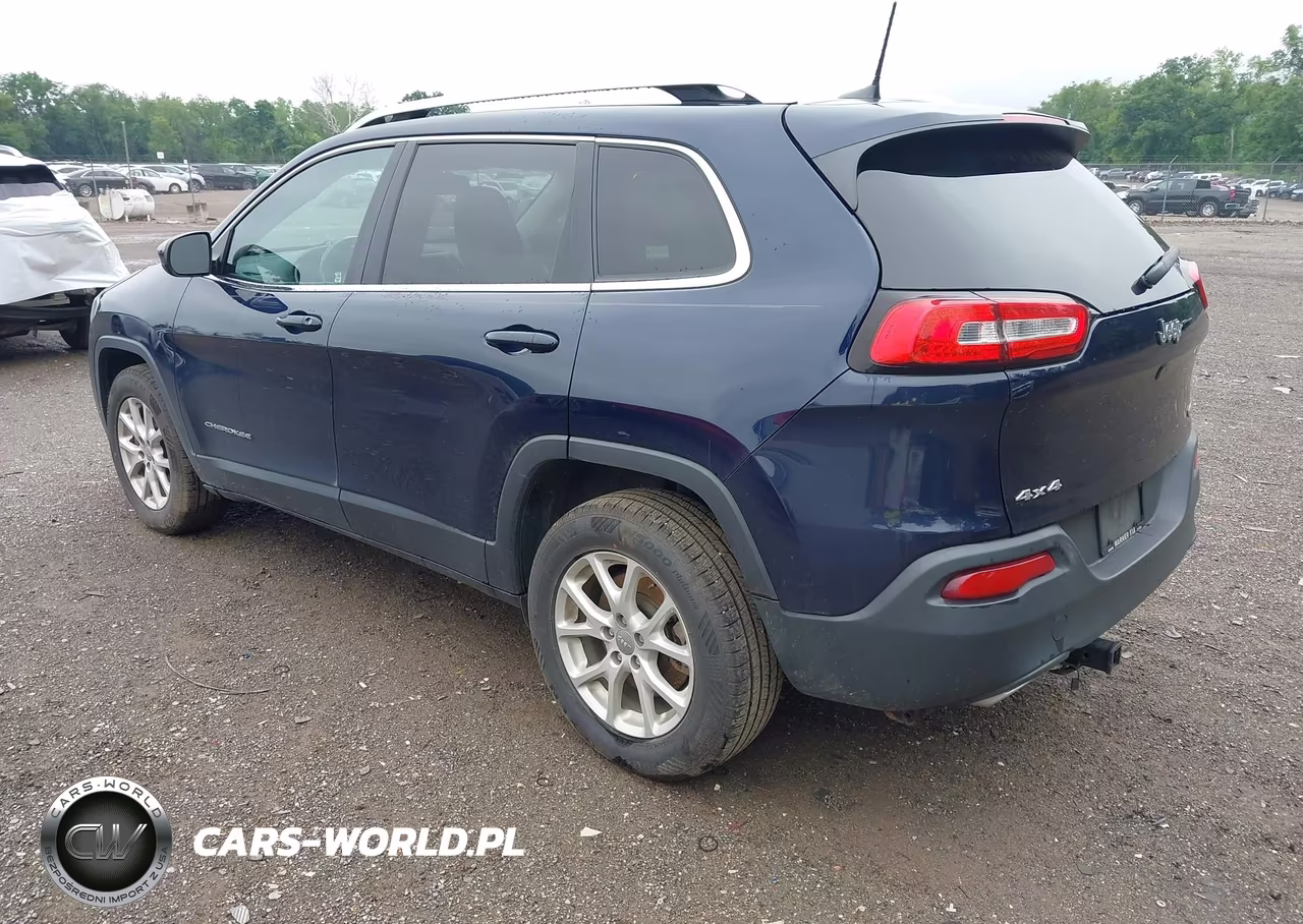 2016 Jeep Cherokee Latitude VIN:1C4PJMCSXGW219572 - 3