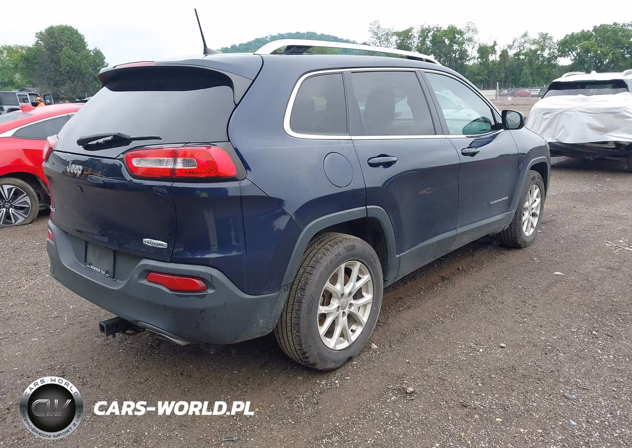 2016 Jeep Cherokee Latitude VIN:1C4PJMCSXGW219572 - 4