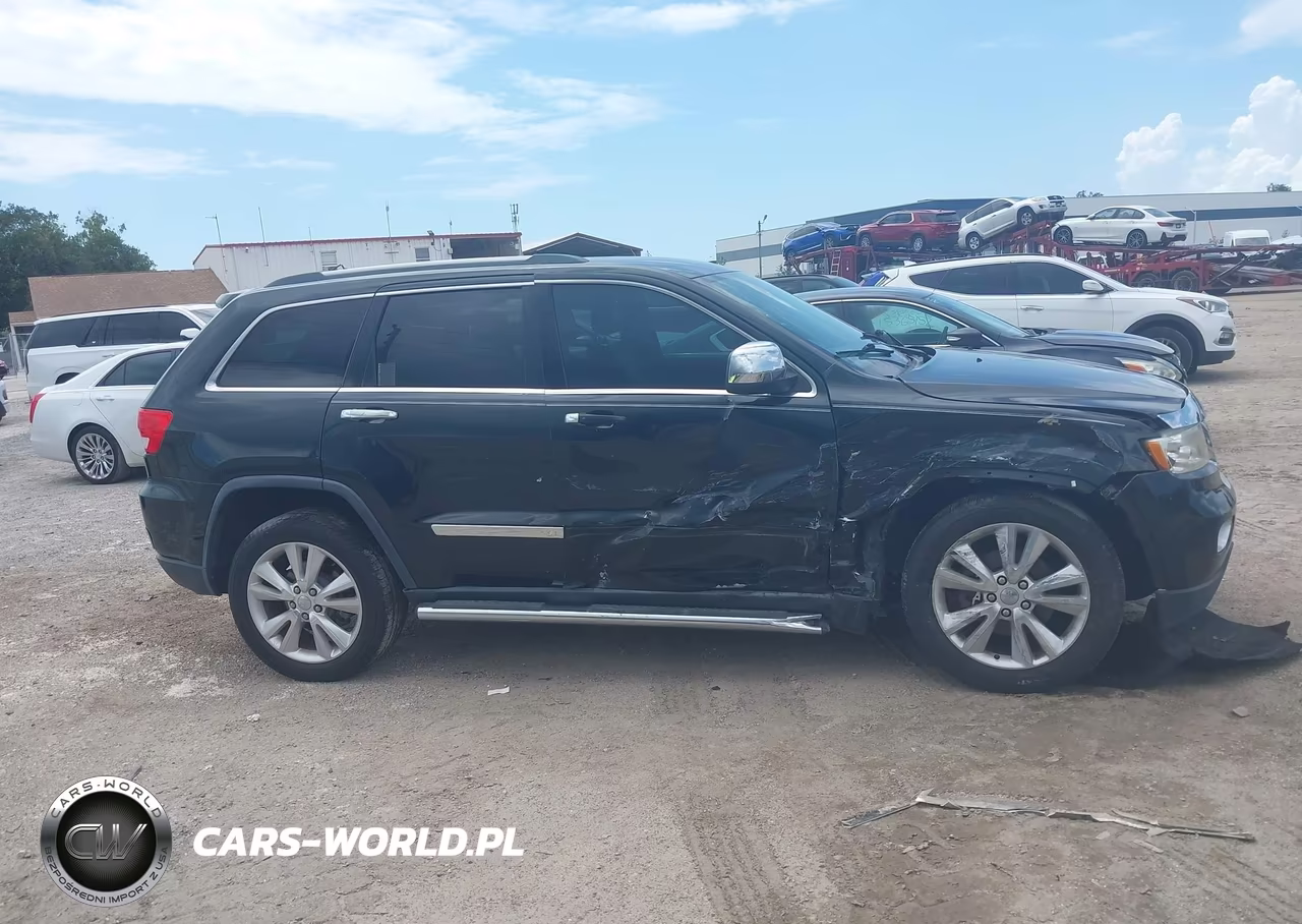2013 Jeep Grand Cherokee Laredo VIN:1C4RJEAT1DC564349 - 13