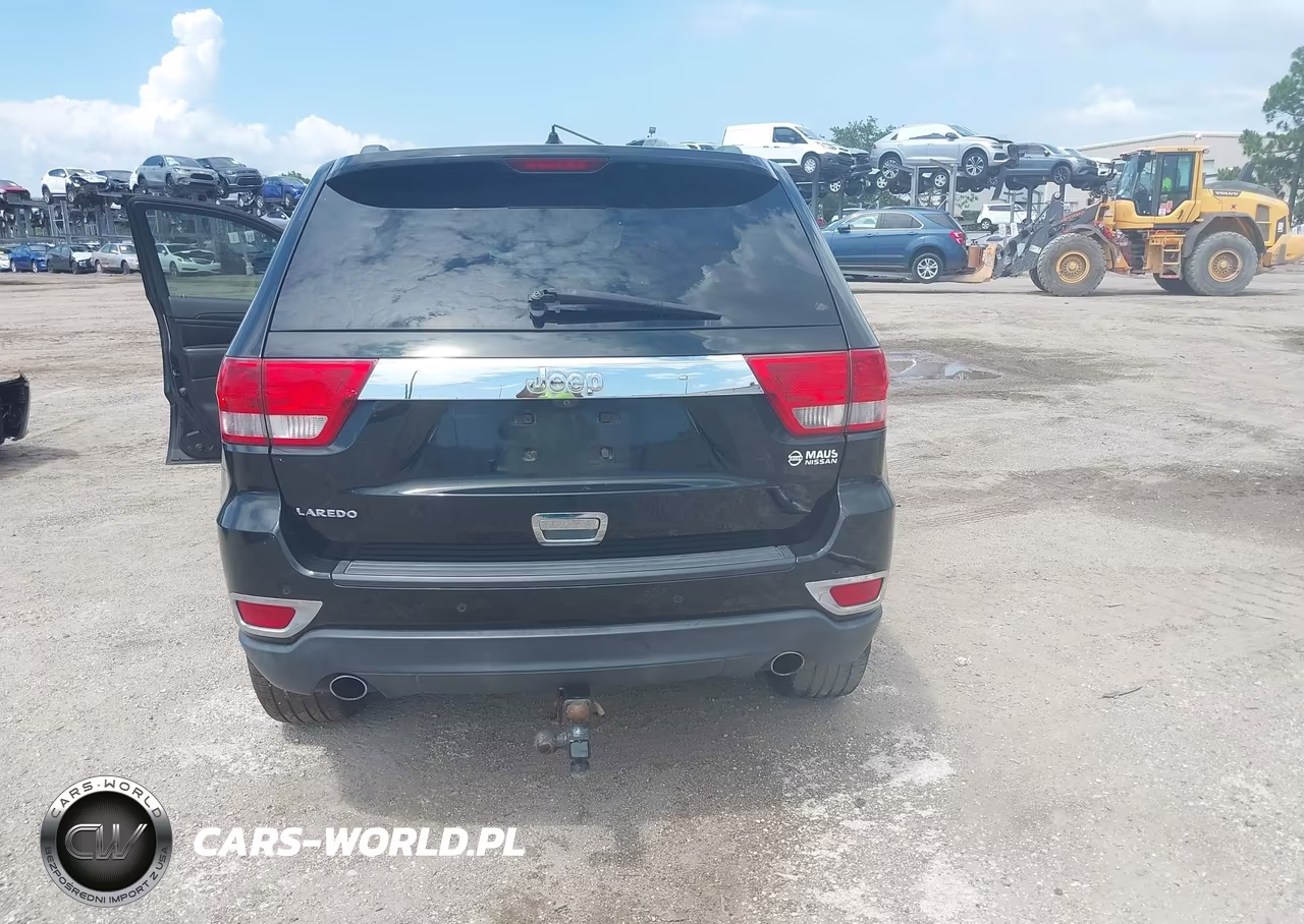 2013 Jeep Grand Cherokee Laredo VIN:1C4RJEAT1DC564349 - 16