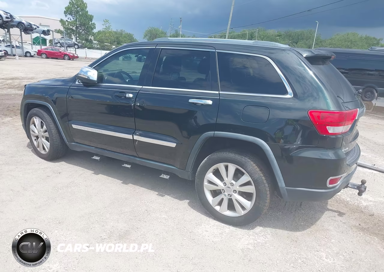 2013 Jeep Grand Cherokee Laredo VIN:1C4RJEAT1DC564349 - 3