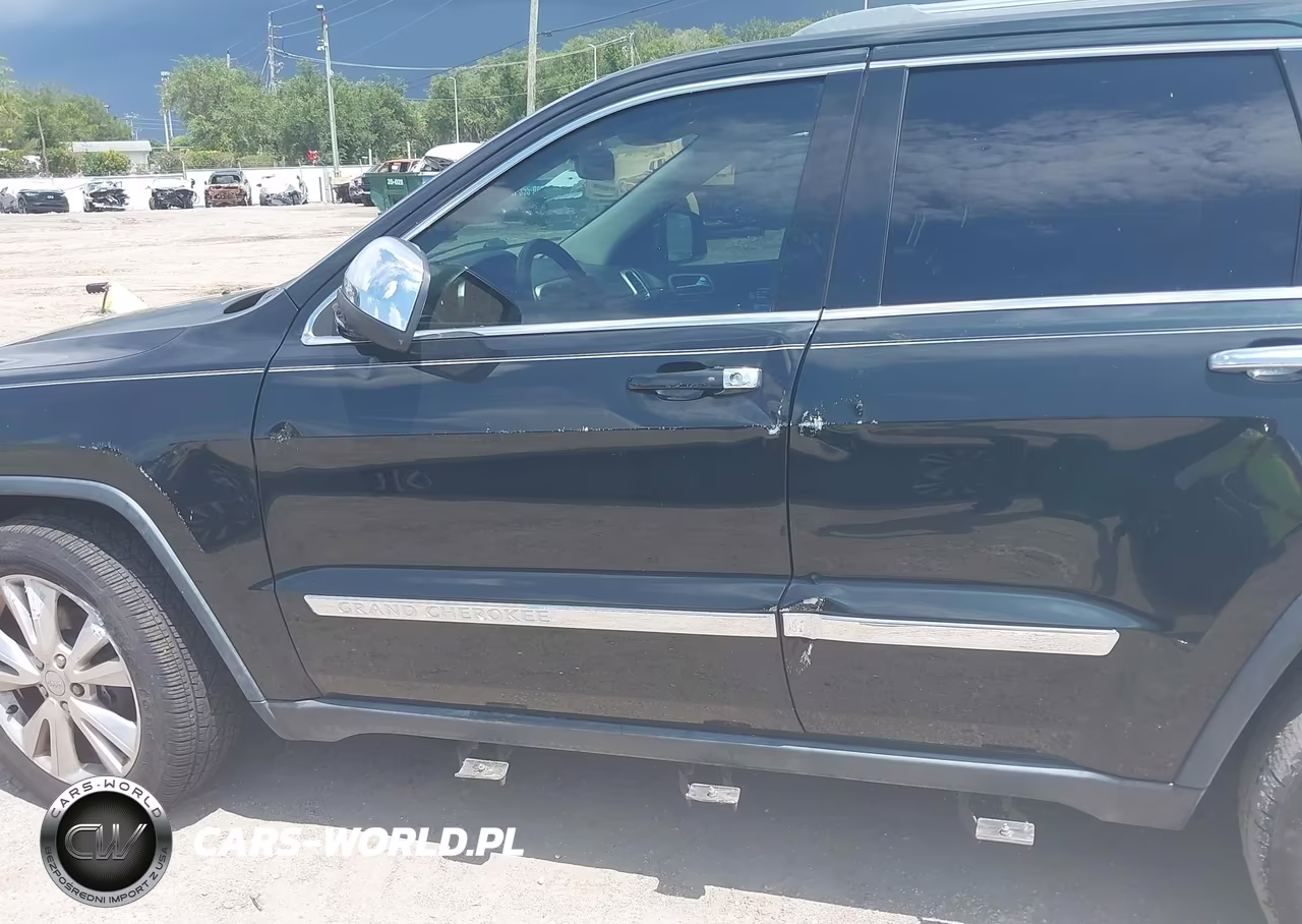 2013 Jeep Grand Cherokee Laredo VIN:1C4RJEAT1DC564349 - 6