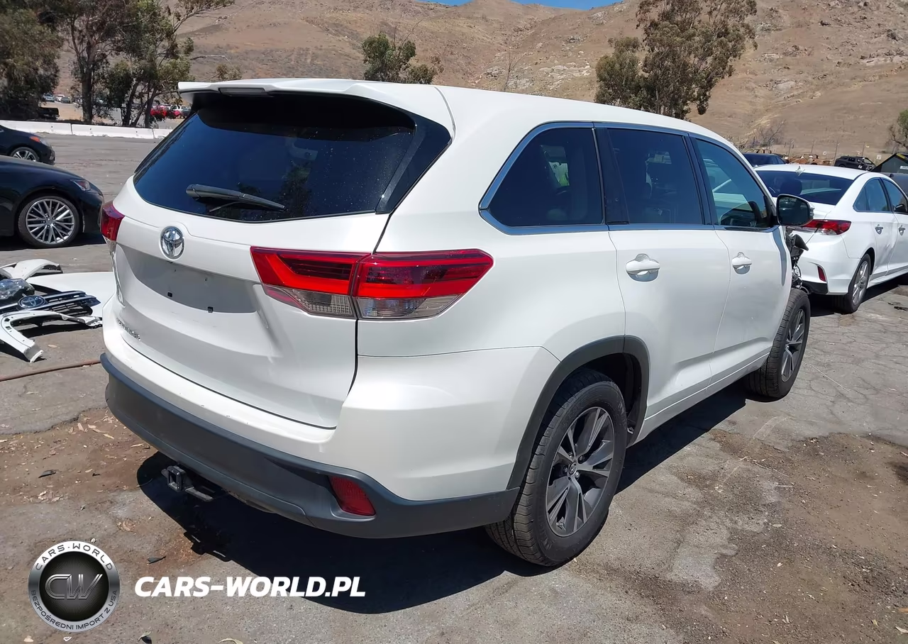 2017 Toyota Highlander Le VIN:5TDZARFH4HS027572 - 4
