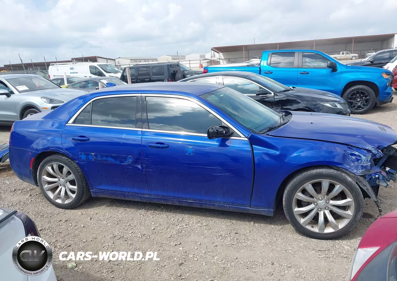 2018 Chrysler 300 Touring VIN:2C3CCAAG3JH264367 - 14