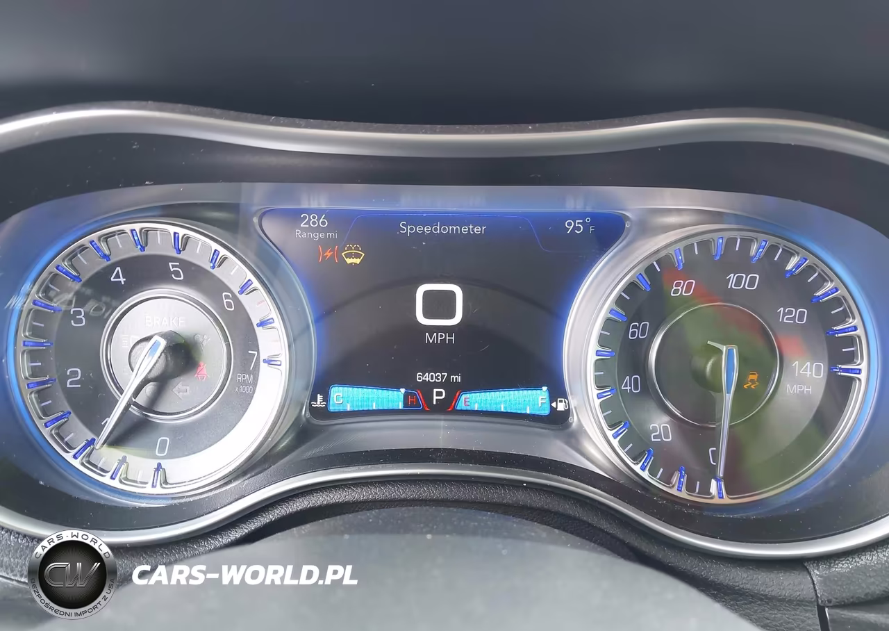 2018 Chrysler 300 Touring VIN:2C3CCAAG3JH264367 - 7