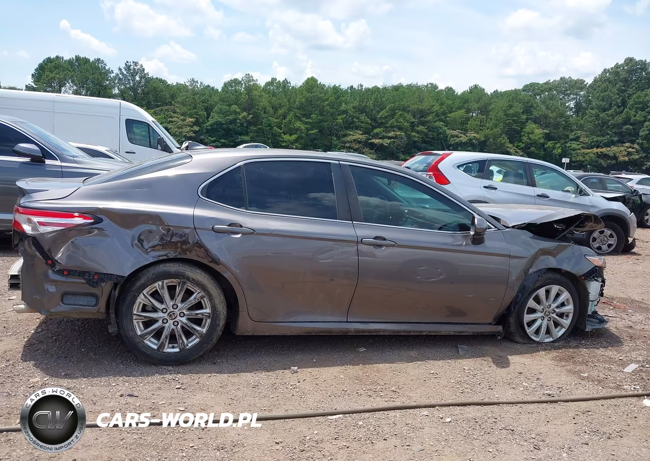 2020 Toyota Camry Le VIN:4T1C11AK1LU963756 - 14