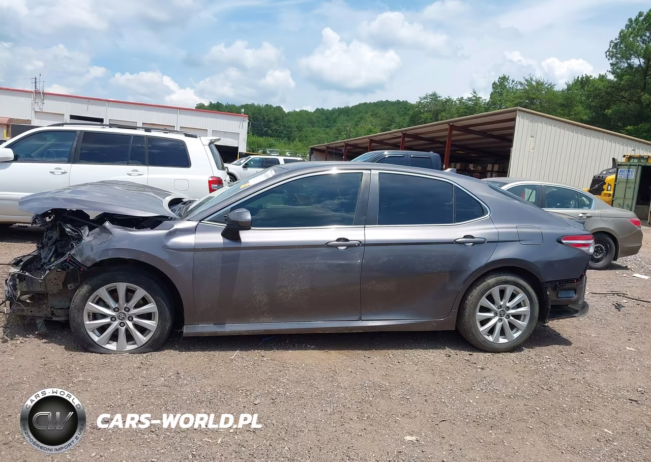 2020 Toyota Camry Le VIN:4T1C11AK1LU963756 - 15