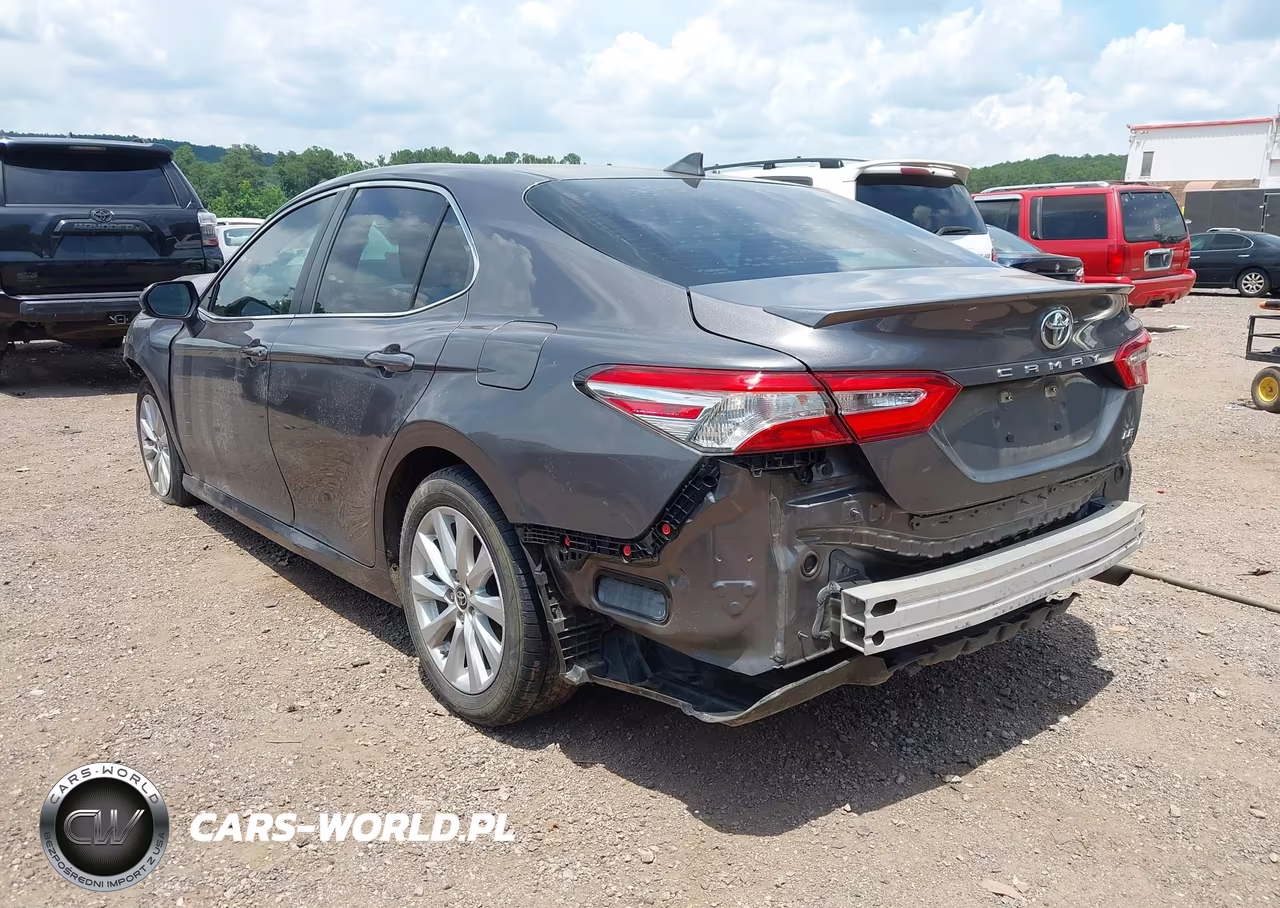 2020 Toyota Camry Le VIN:4T1C11AK1LU963756 - 3
