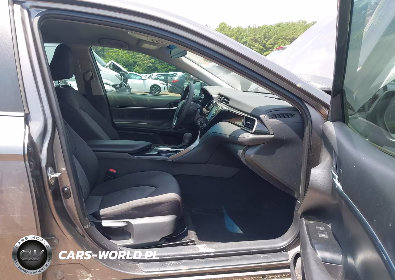 2020 Toyota Camry Le VIN:4T1C11AK1LU963756 - 5